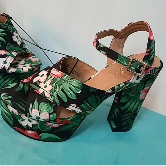 NWT Rue 21 Platform Sandals - Picture 7 of 10
